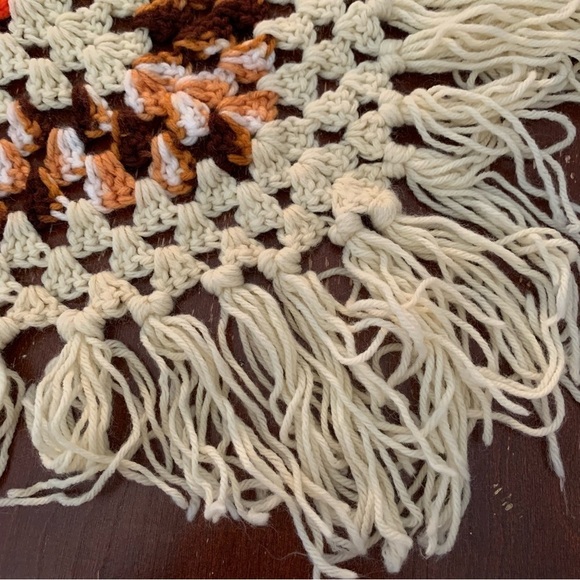 Vintage 1970s Hand Crochet Square Fall Cozy Retro Fringe Throw Blanket - Picture 4 of 4